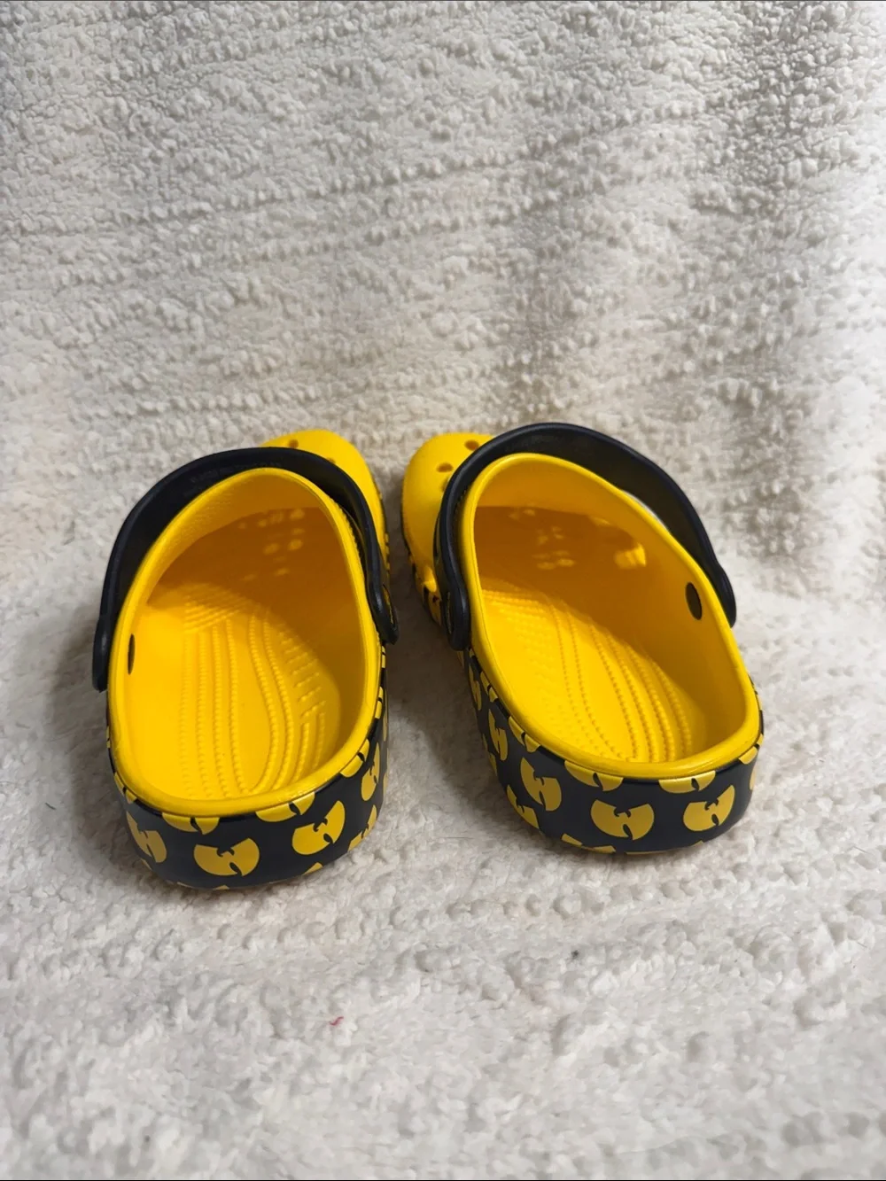 CROCS ' Yellow and Black Wu-Tang Clog Sandals